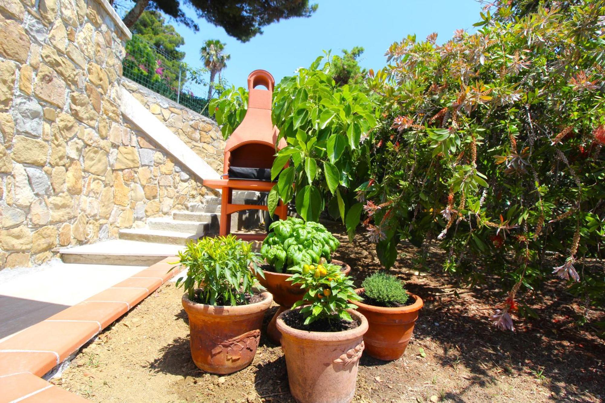 La Pace, Il Sole, Il Mare - Sanremo Casa Indipendente Vista Mare, Posto Auto Privato, Ampio Spazio Esterno Attrezzato, A Pochi Minuti Dalle Spiagge Dış mekan fotoğraf